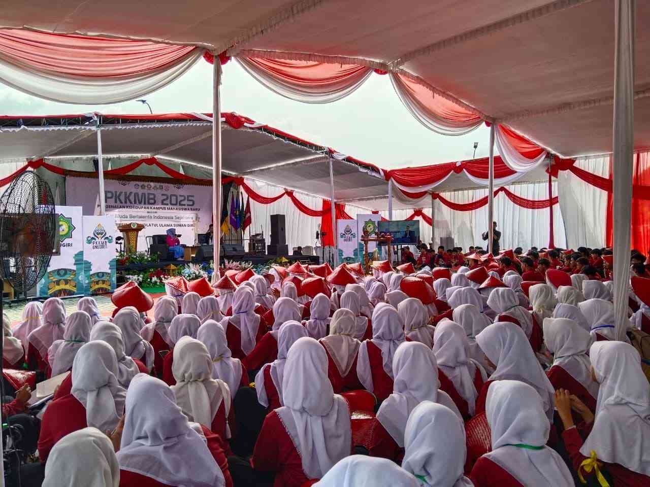 Talk Show Inspiratif dan Penutupan PKKMB UNUGIRI 2025