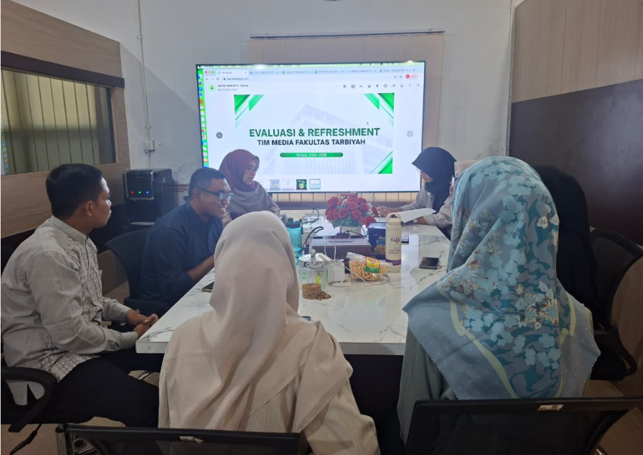 Pimpinan Fakultas Tarbiyah Gelar Rapat Evaluasi dan Rencana Restrukturisasi Tim Media